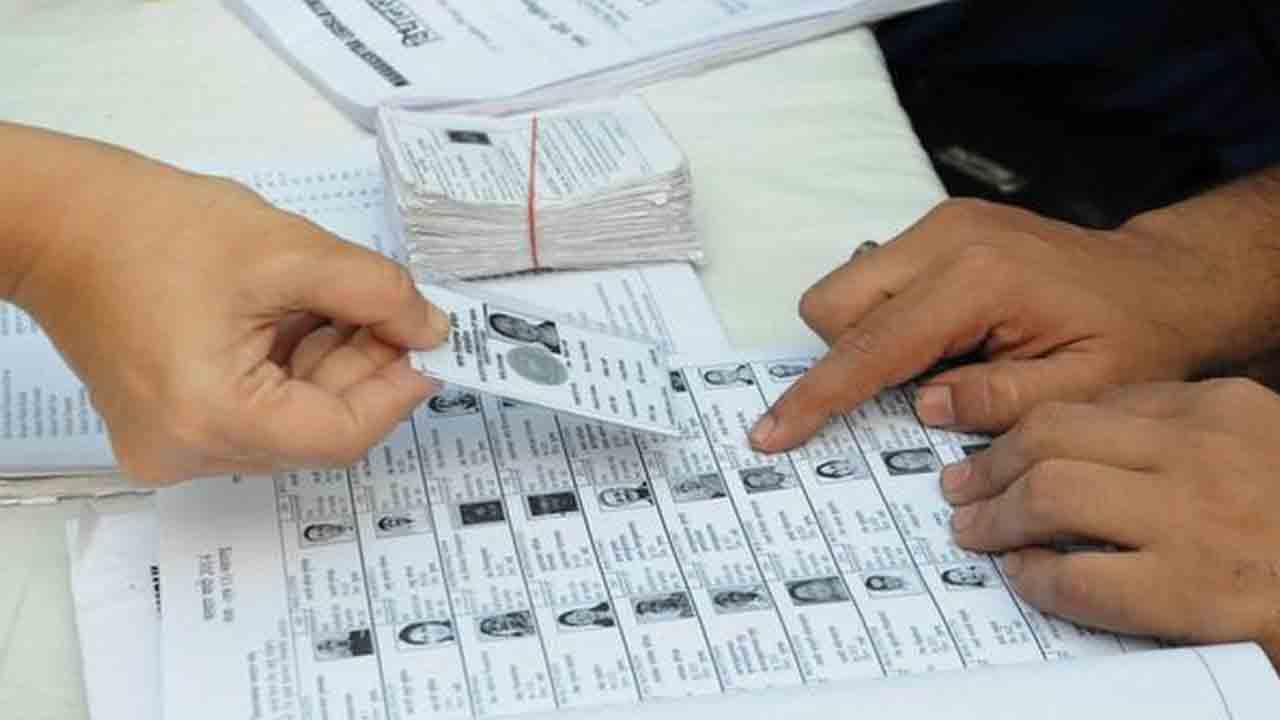 Pakistani voters | బీహార్ ఓటర్ల జాబితాలో ఇద్దరు పాకిస్తానీ మహిళలు..!