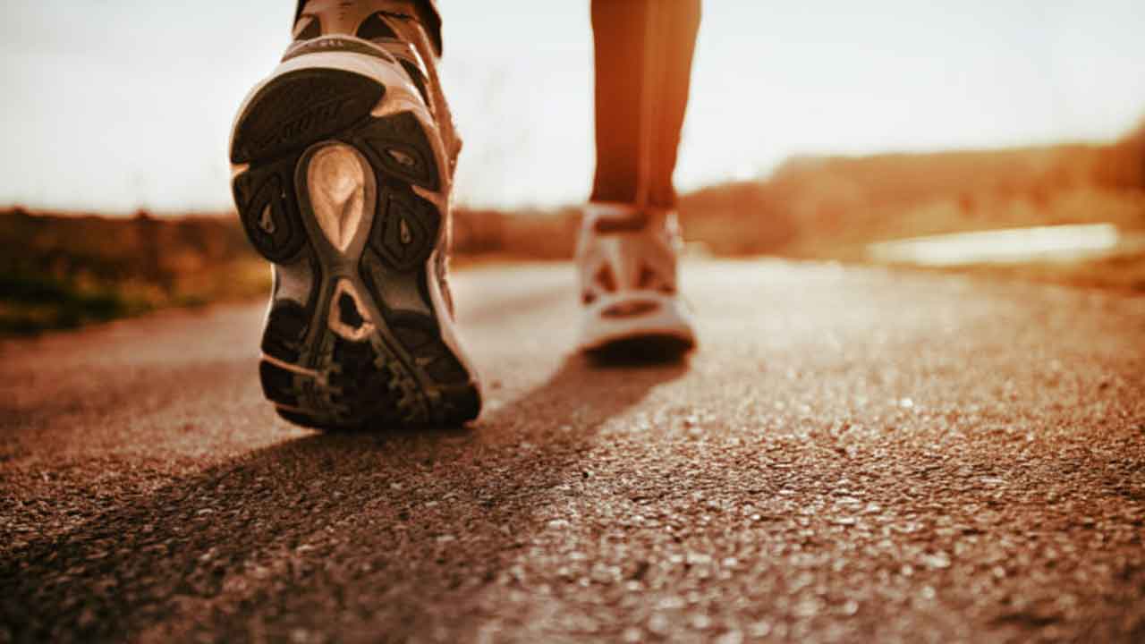 నడకతో క్యాన్సర్‌ దూరం!