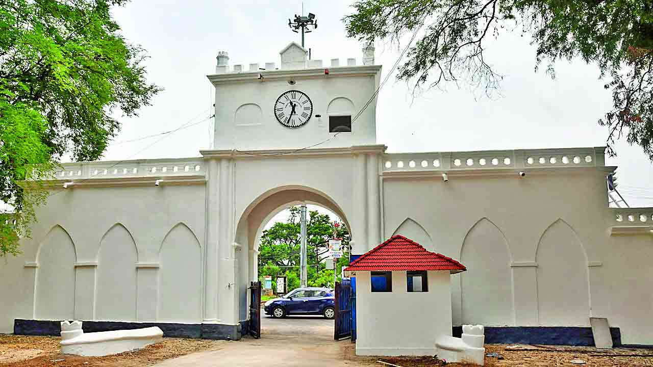 చరిత్రకు సాక్ష్యం.. చెక్కుచెదరని జ్ఞాపకం