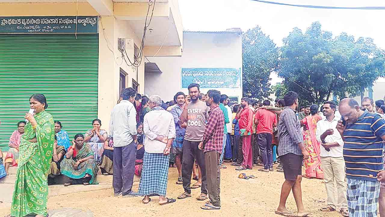 అన్నదాతకు తప్పని గోస