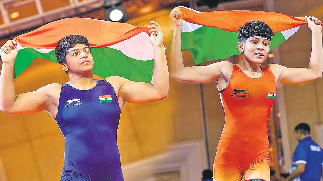 రెజ్లర్ల పతక జోరు