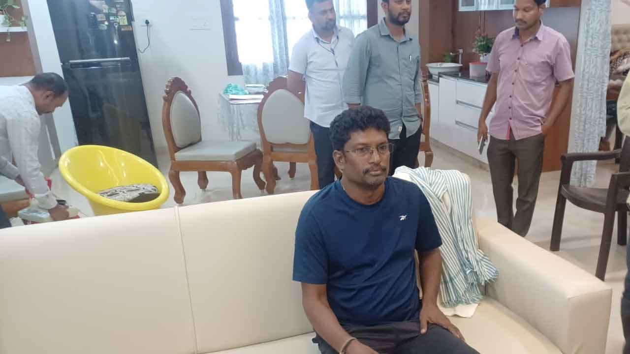 ACB | తహసీల్దార్ బండి నాగేశ్వర్ రావు నివాసంలో ఏసీబీ సోదాలు