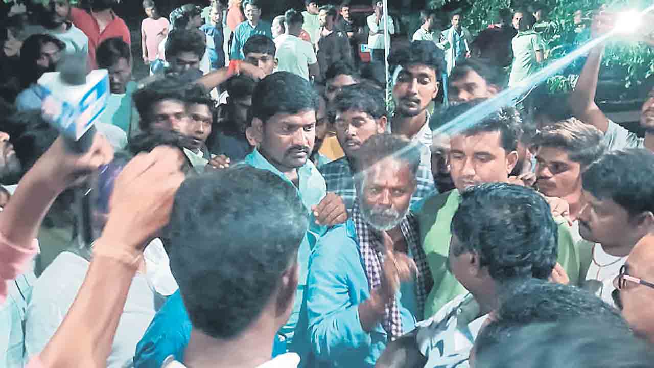 కరెంట్ కోసం ఆందోళన