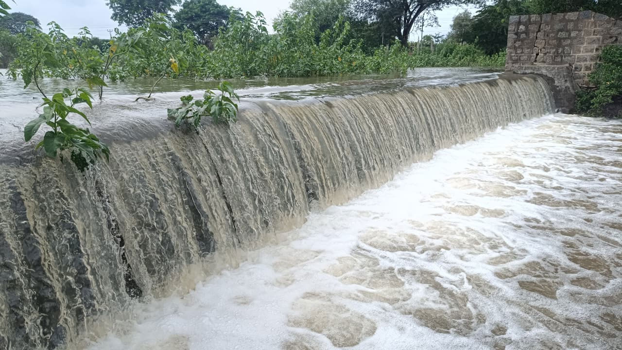 Akkapalli Cheruvu | మత్తడి దూకిన అక్కపెల్లి చెరువు..!