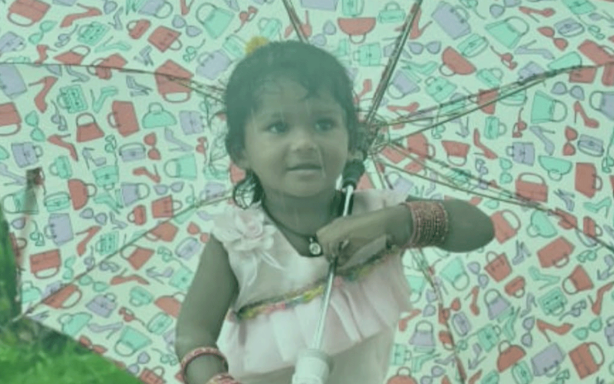 Konda Mallepally : స్కూల్‌కు వెళ్లేందుకు బ‌స్సు కోసం వేచి ఉండ‌గా.. బొలెరో వాహనం ఢీకొని చిన్నారి మృతి