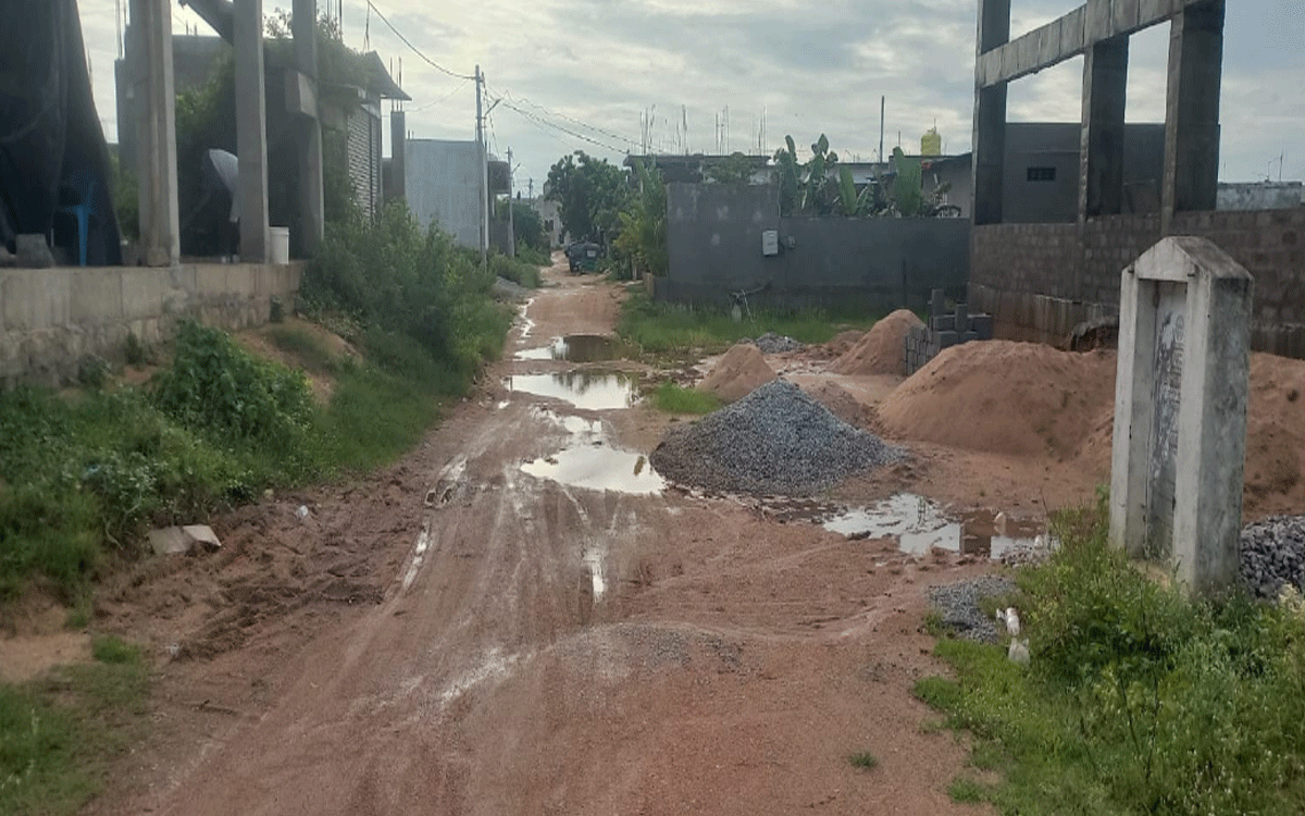 Aleru : చినుకు పడితే చిత్తడే.. అభివృద్ధికి నోచుకోని మార్కండేయ కాలనీ