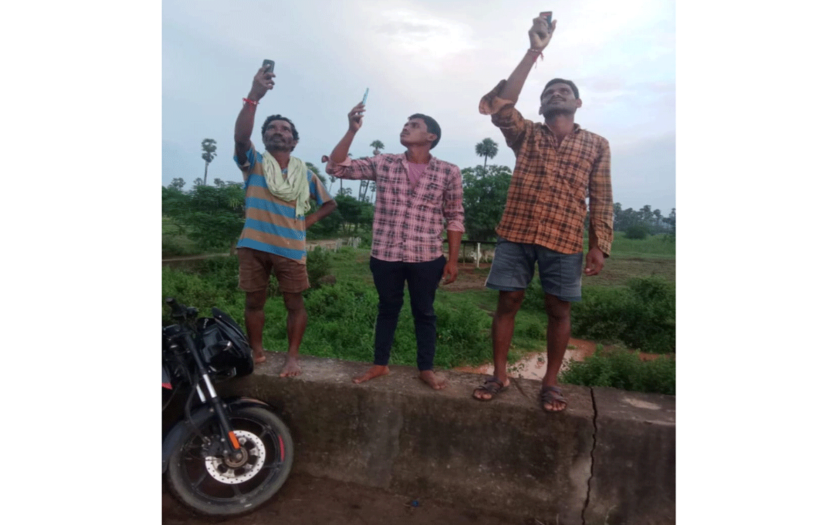 Allapalli : ‘బీఎస్ఎన్ఎల్ సిగ్నల్ సమస్యను పరిష్కరించాలి’