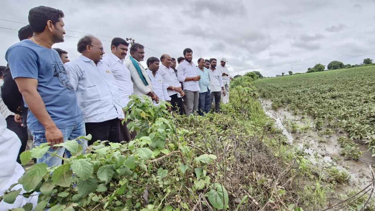 MLA Anil Jadhav | పంటలు నష్టపోయిన రైతులకు ఎకరానికి రూ.25 వేలు చెల్లించాలి : ఎమ్మెల్యే అనిల్ జాదవ్