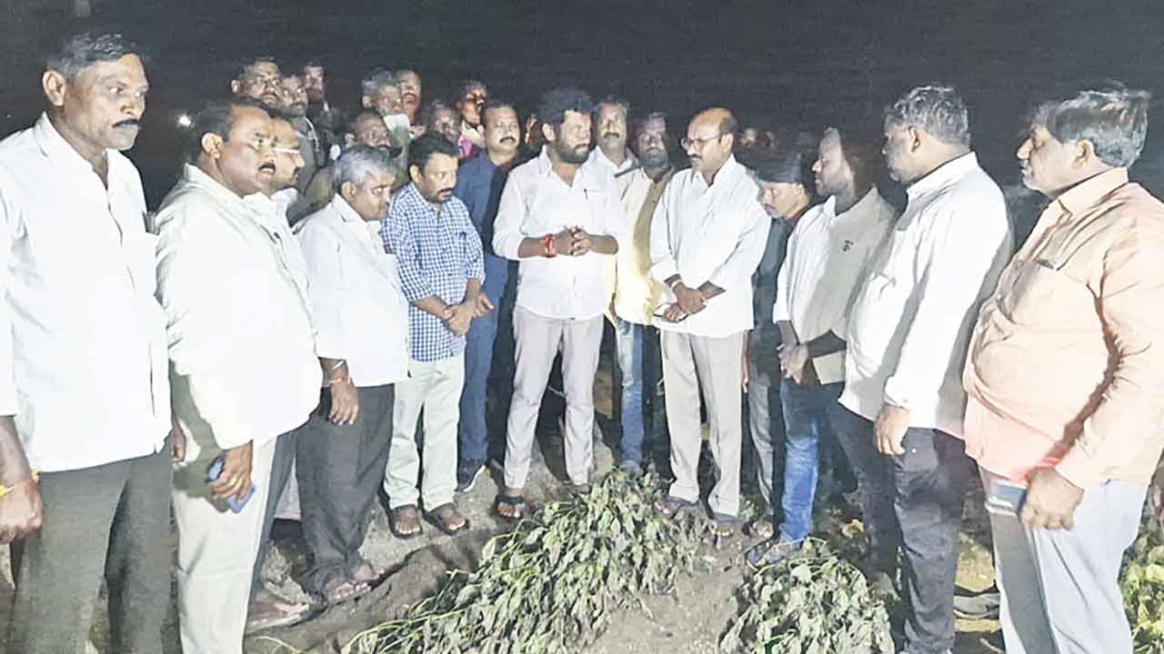 మంత్రి జూపల్లి రాలే..