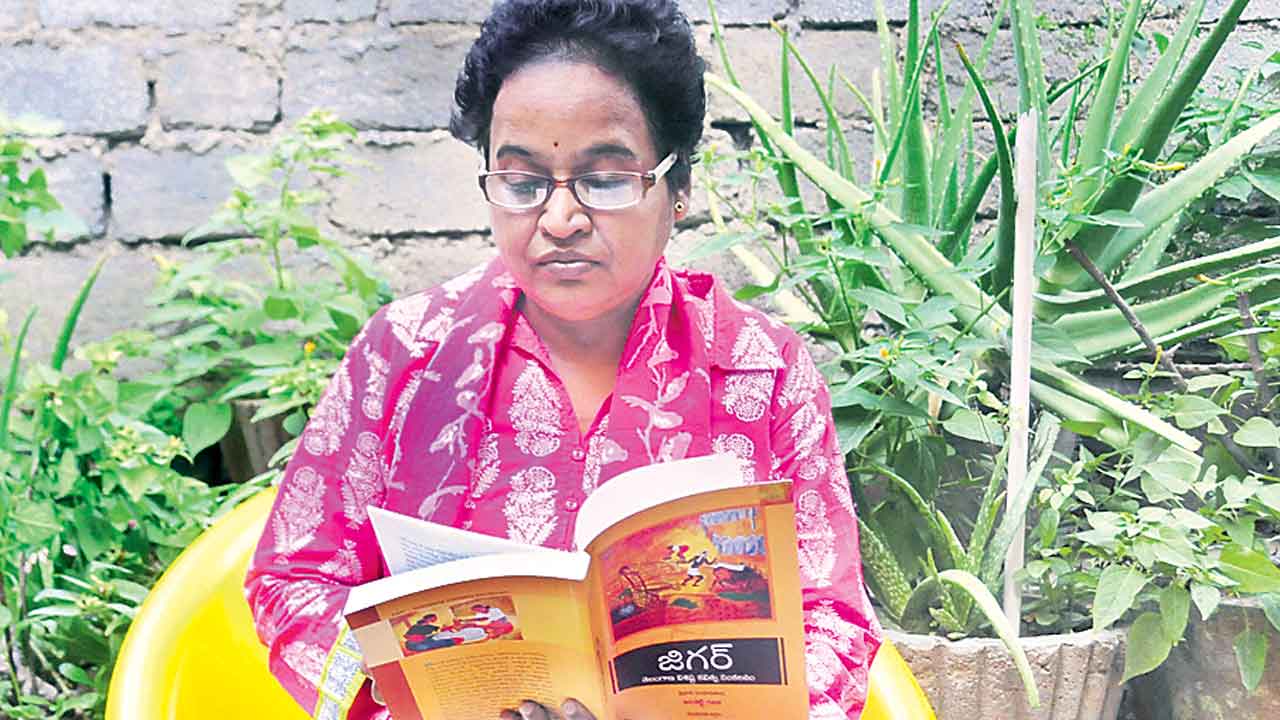 సామాజిక బాధ్యతతో ‘అనిశెట్టి’ రచనలు