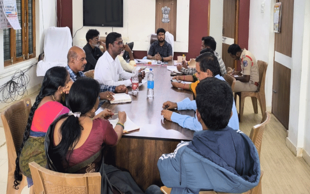 Aleru : వర్షాల నేప‌థ్యంలో ముందస్తు జాగ్రత్తలు : తాసీల్దార్ ఆంజ‌నేయులు