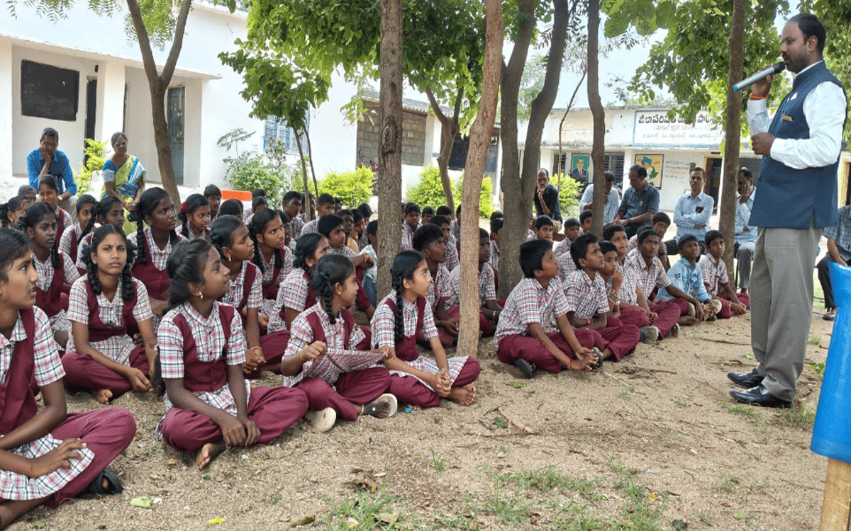 Kattangur : శ్రద్ధతో చదివి ఉన్నత శిఖరాలకు చేరుకోవాలి : అంజిరెడ్డి