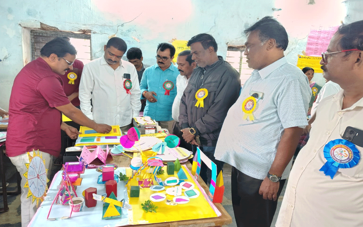 Nidamanoor : ప్రయోగాత్మకంగా విద్యా బోధన చేయాలి : మార్కెట్ చైర్మన్ సత్యం