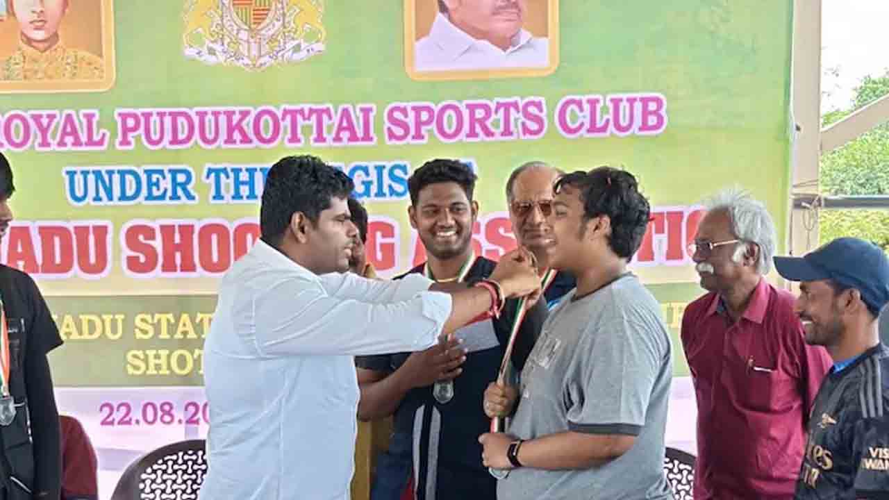 Annamalai | బీజేపీ నేత అన్నామలై చేతులమీదుగా మెడల్ అందుకోవడానికి నిరాకరించిన యువకుడు.. వీడియో