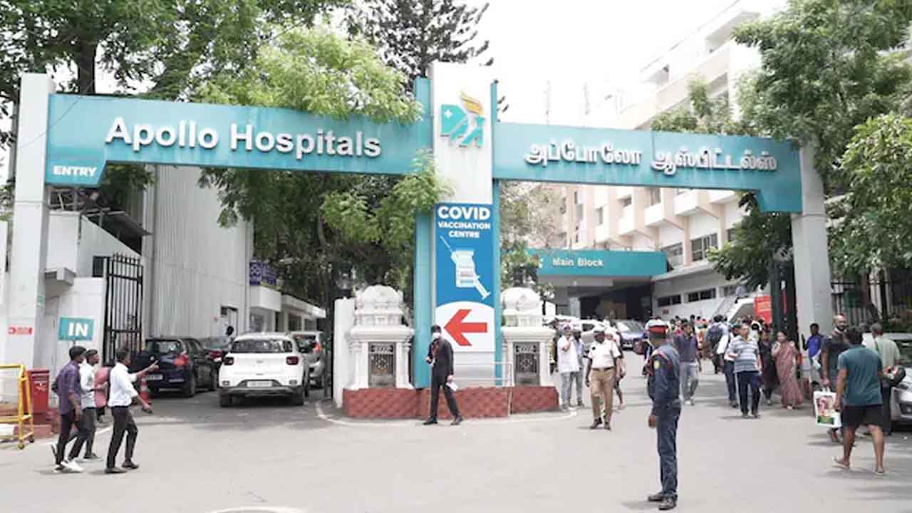 అపోలోలో తగ్గిన ప్రమోటర్ల వాటా