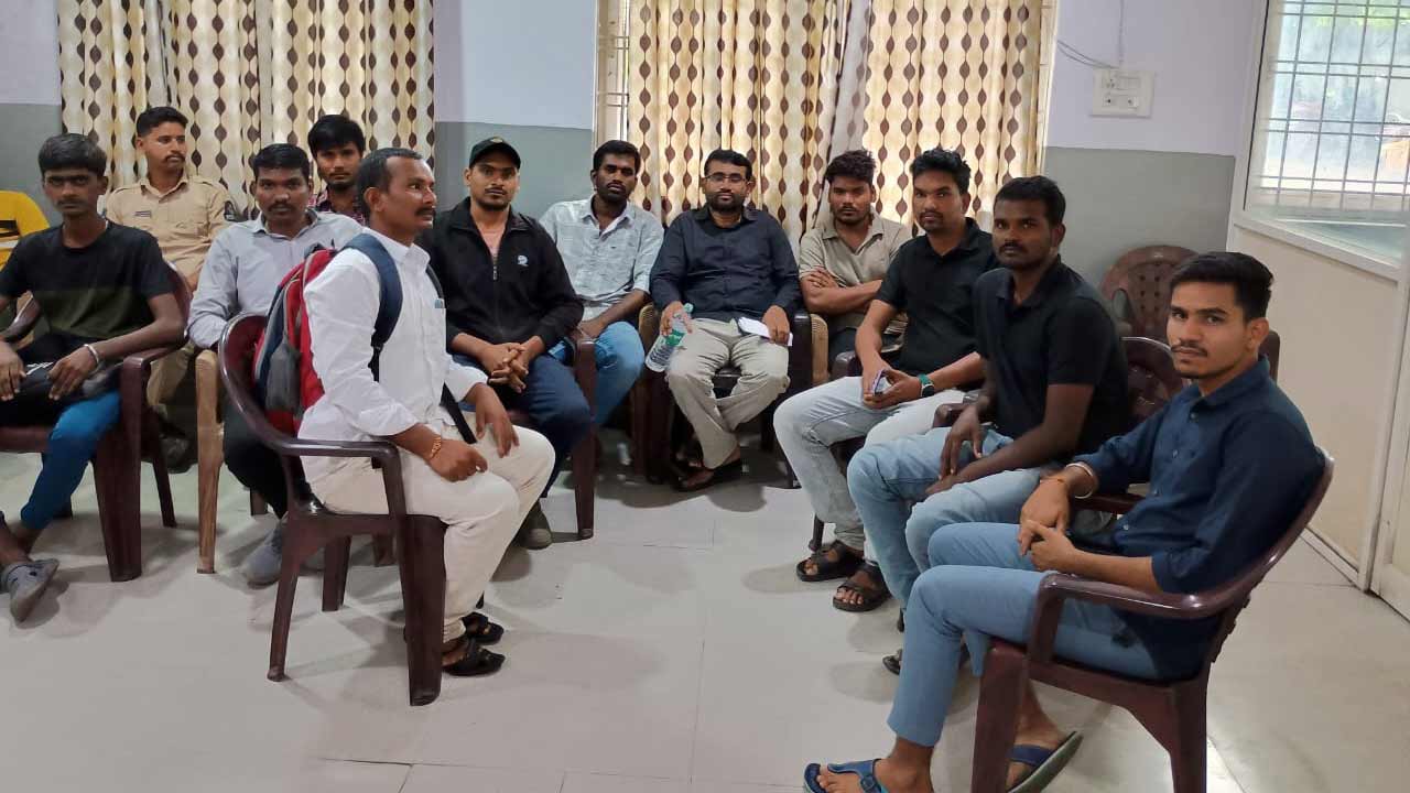 Gandhi Bhavan | గాంధీ భ‌వ‌న్ వ‌ద్ద ఉద్రిక్త‌త‌.. ఉద్యోగ నోటిఫికేష‌న్లు జారీ చేయాల‌ని నిరుద్యోగుల డిమాండ్