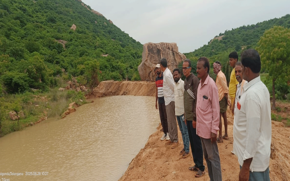 Aravapally : తిమ్మాపురంలో వాటర్ షెడ్ పనుల ప‌రిశీల‌న‌