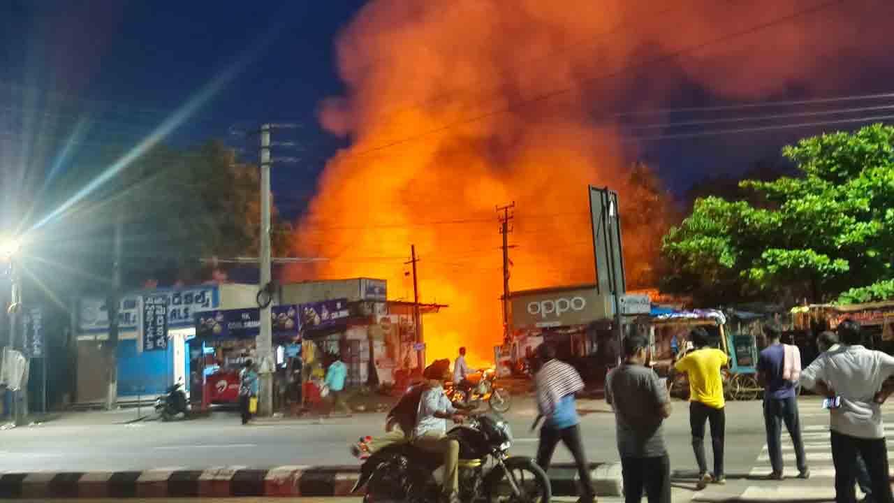 Fire Accident | భద్రాచలంలో భారీ అగ్ని ప్రమాదం..