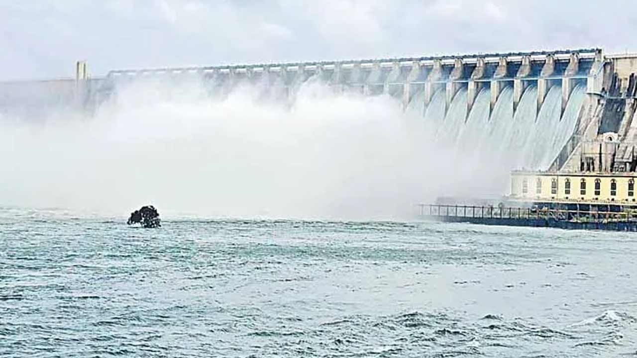 Bhadrachalam | భద్రాచలం దగ్గర గోదావరి ఉధృతి.. మొదటి ప్రమాద హెచ్చరిక జారీ