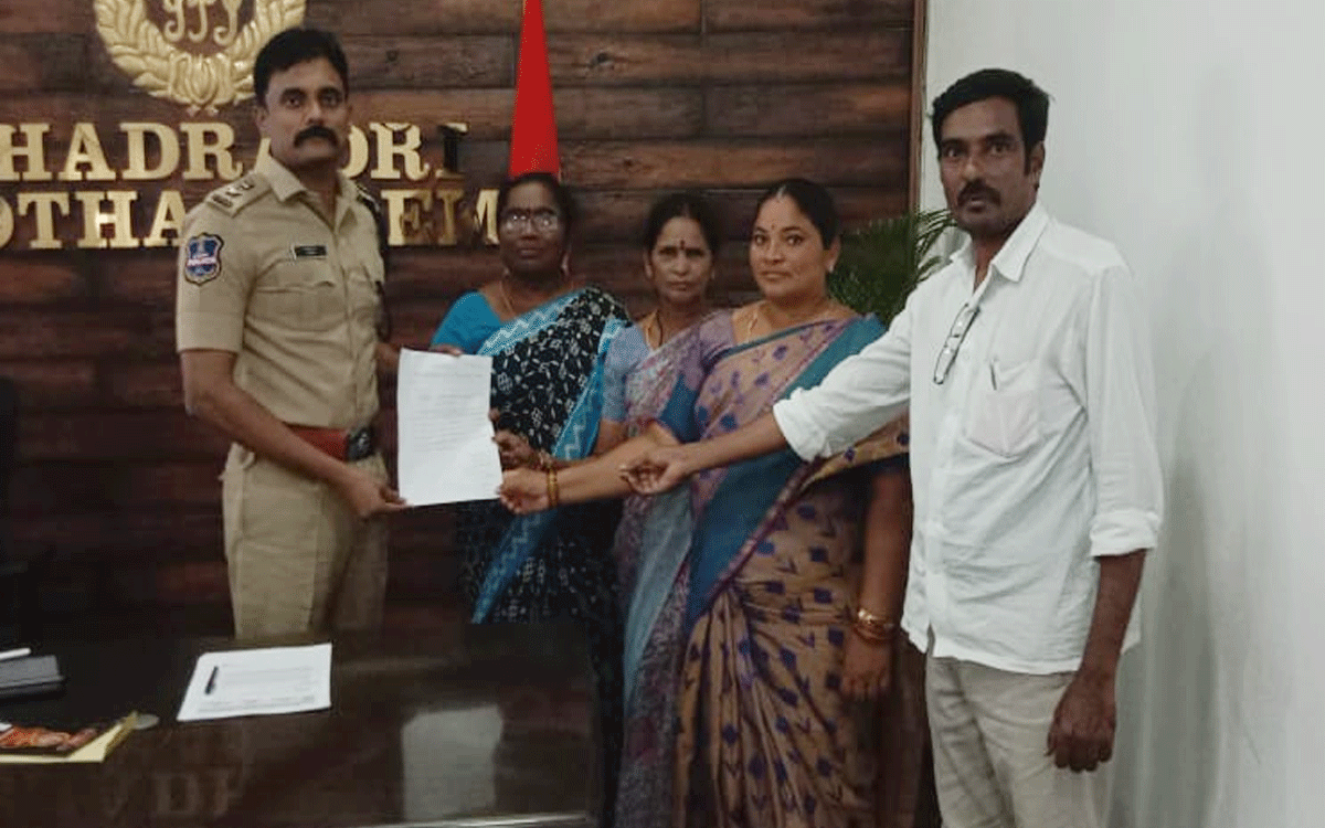 Kothagudem Urban : ‘ఆదివాసి బాలికపై అత్యాచారం చేసిన దుండగులను క‌ఠినంగా శిక్షించాలి’