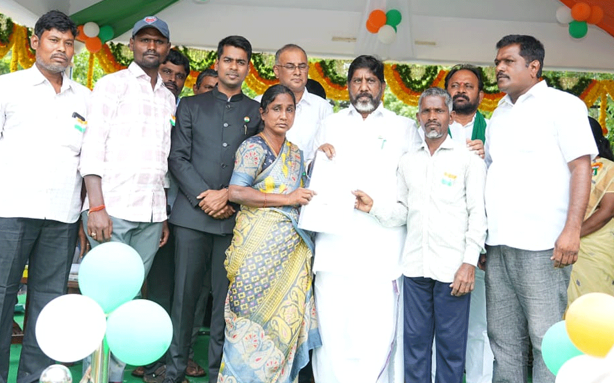 Madhira : మున్నేరు బాధిత కుటుంబానికి ప్రభుత్వం ఆర్థిక సాయం