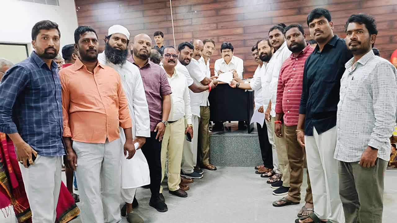 BRS | బీబీనగర్ పట్టణ కేంద్రంలో రైల్వే అండర్ బ్రిడ్జి నిర్మాణం చేపట్టాలి : బీఆర్‌ఎస్‌ నాయకులు