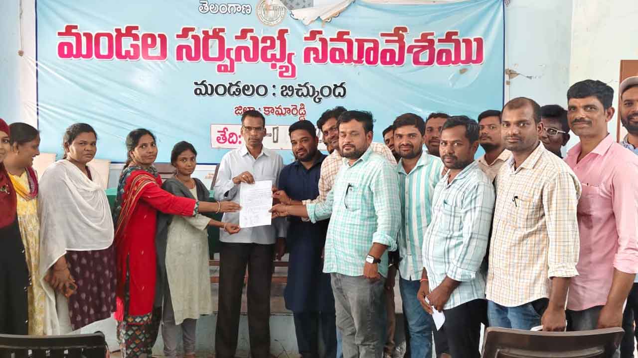 Village secretaries | గ్రామ కార్యదర్శులకు పని భారం తగ్గించాలని ఎంపీడీవోకు వినతి