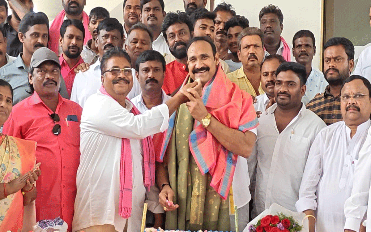 Kodada : ఘ‌నంగా మాజీ ఎమ్మెల్యే బొల్లం మల్లయ్య యాదవ్ జ‌న్మ‌దిన వేడుక‌లు