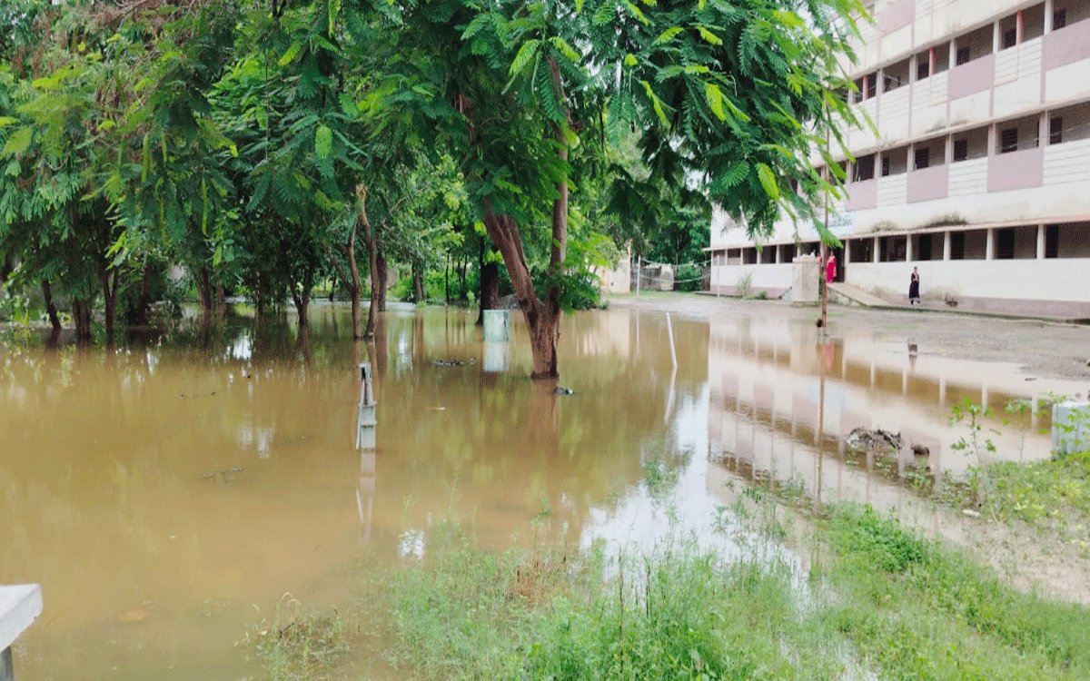 Bonakal : చెరువును తలపిస్తున్న బోన‌క‌ల్లు కేజీబీవీ