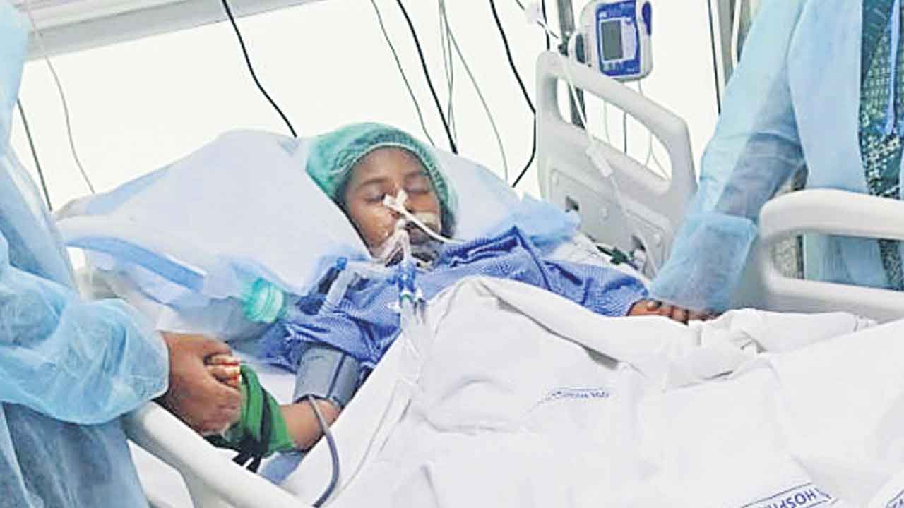 బీఆర్‌ఎస్‌ కార్యకర్త కూతురికి కేటీఆర్‌ అండ