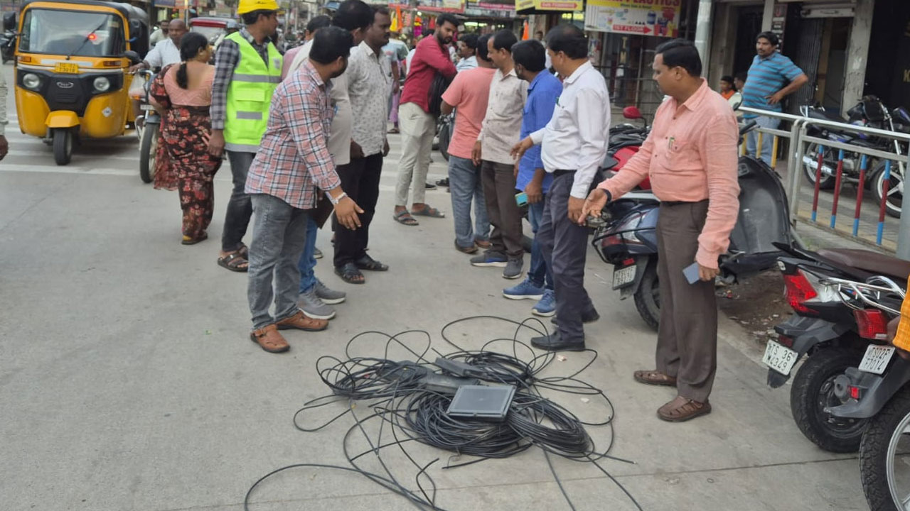 NPDCL | కేబుల్ వైర్లు సరిచేయకుంటే తొలగింపే.. ఎన్పీడీసీఎల్ సీఎండీ వార్నింగ్