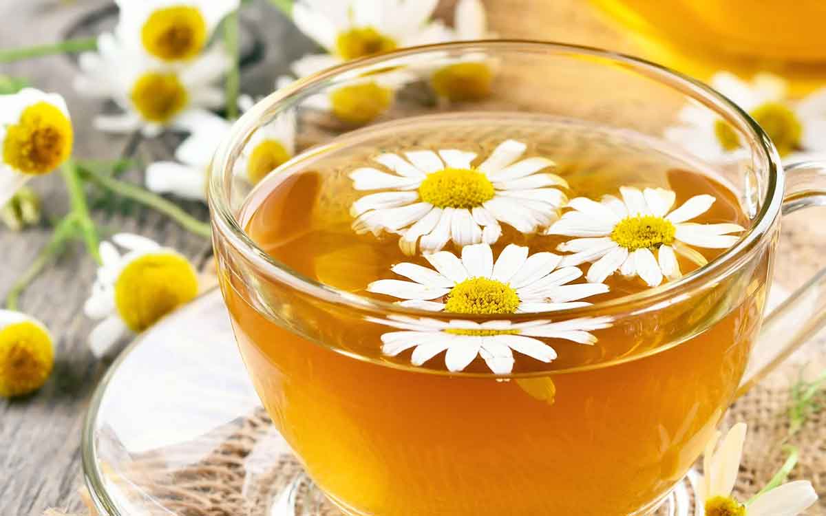 Chamomile Tea | రాత్రి పూట తాగాల్సిన హెర్బ‌ల్ టీ ఇది.. రోజూ సేవిస్తే ఎన్నో లాభాలు..!