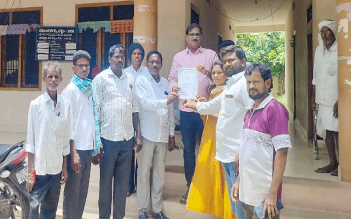 Chandampet : ‘రేషన్ డీలర్ల కమీషన్ వెంట‌నే విడుదల చేయాలి’
