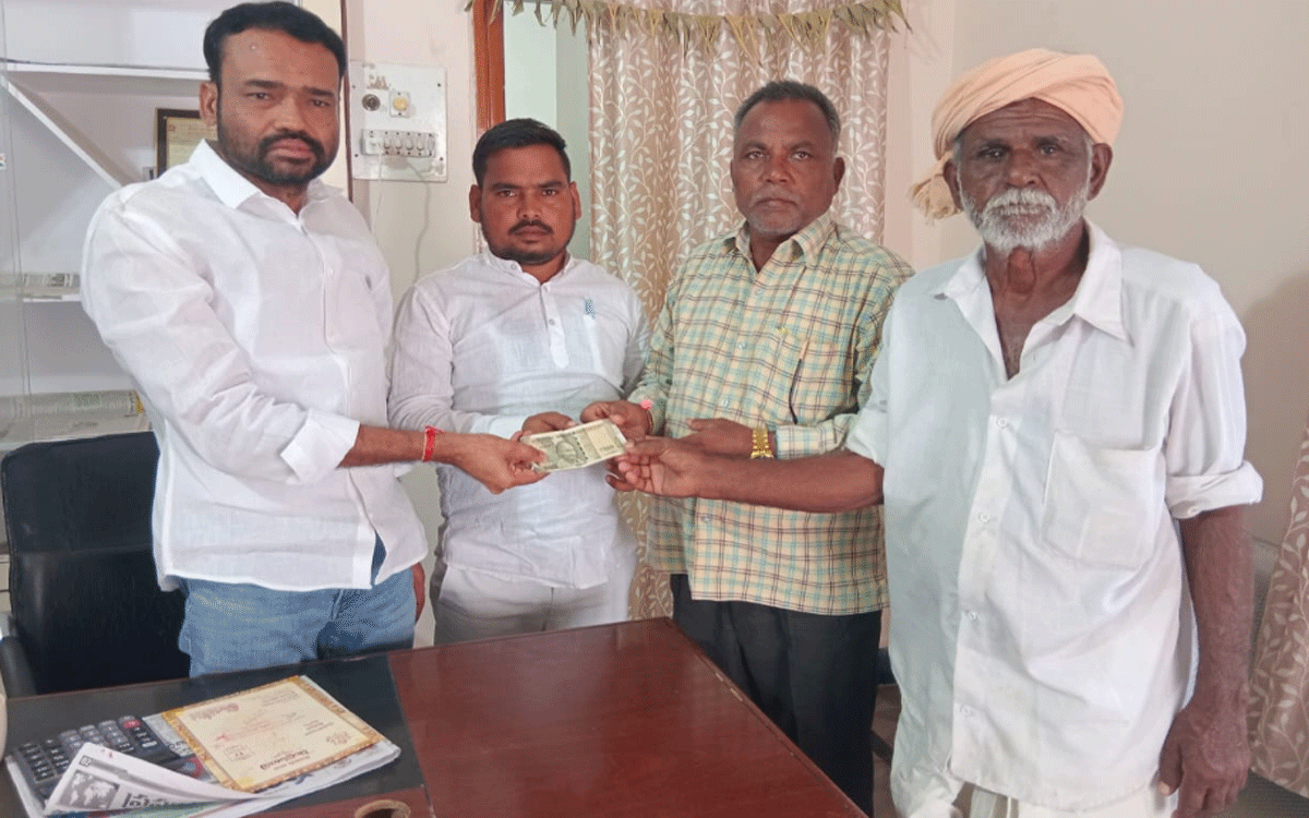 Chandampet : ముత్యాలమ్మ ఆలయ నిర్మాణానికి విరాళం