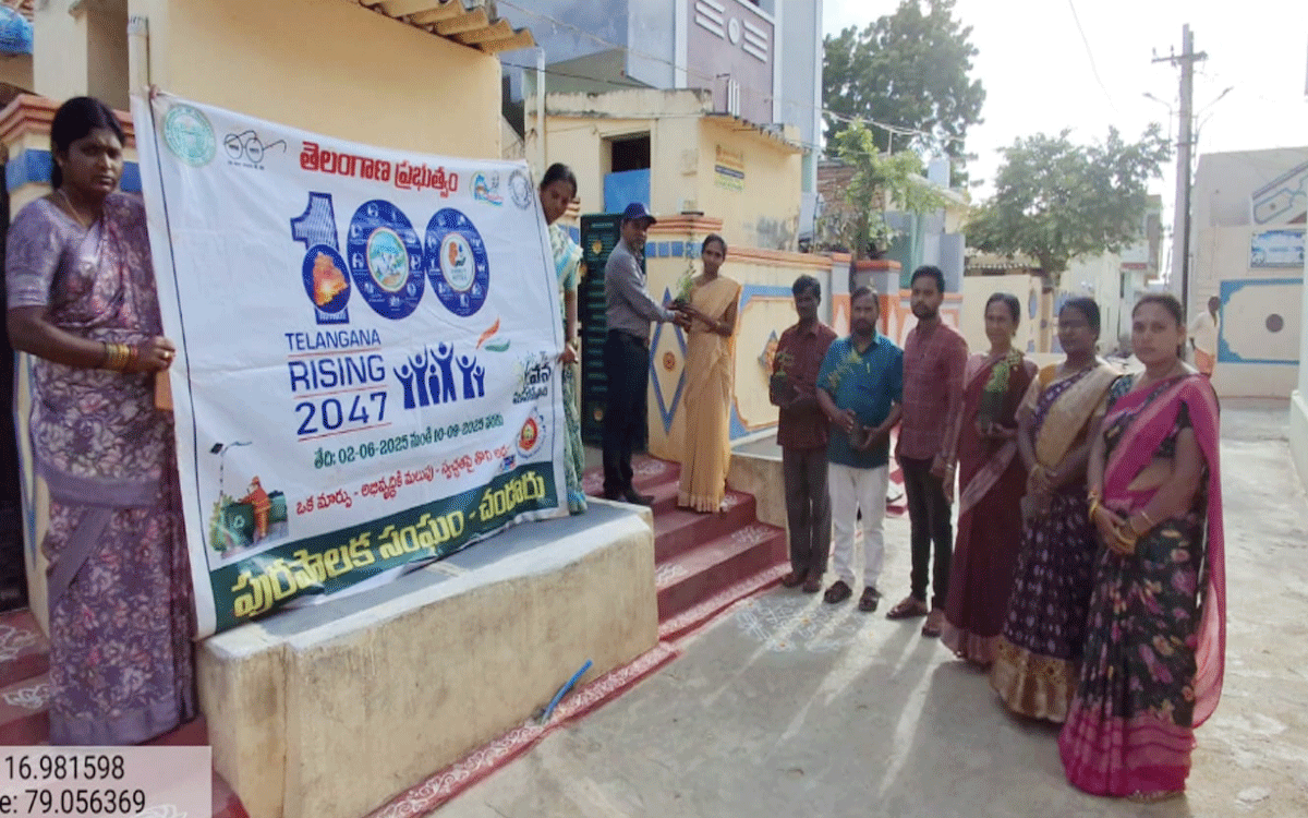 Chandur : ప్రతి ఒక్కరు విరివిగా మొక్కలు పెంచాలి : మున్సిపల్ కమిషనర్ మల్లేశం