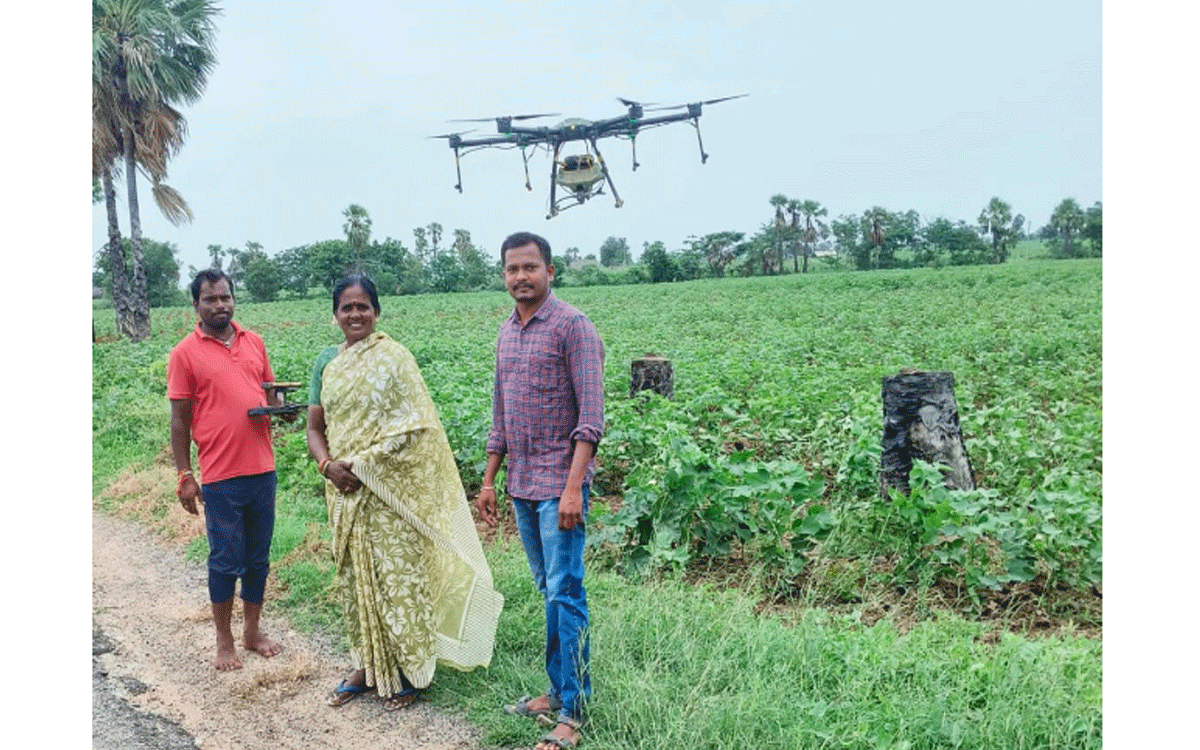 Chandur : రైతులు సాగులో సాంకేతికతను ఉపయోగించాలి : ఏఈఓ పవన్