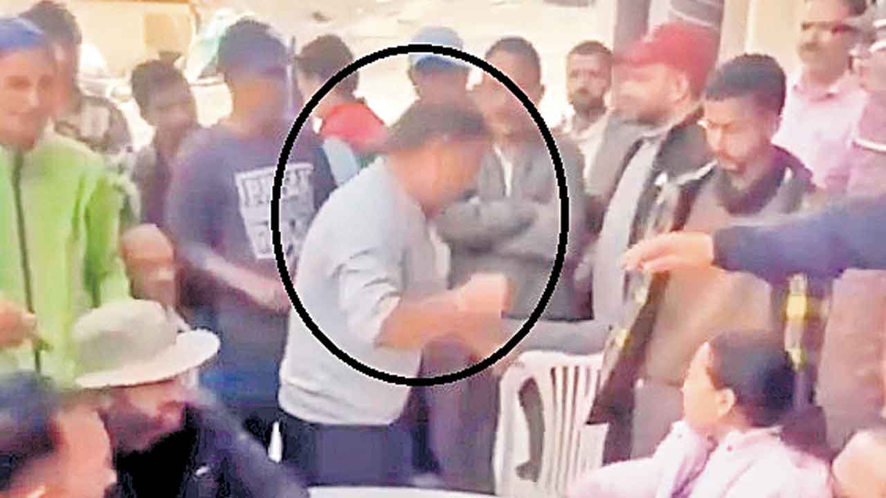 Uttarakhand | 5 లక్షలని చెప్పి 5 వేలు ఇస్తారా? సహాయాన్ని తిరస్కరించినఉత్తరకాశీ వరద బాధితులు