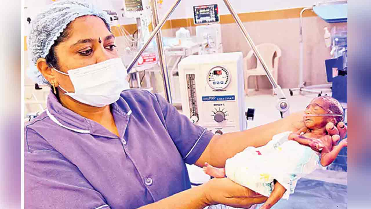 RIMS | 500 గ్రాముల బ‌రువుతో శిశువు జ‌న‌నం.. ప్రాణాలు కాపాడేందుకు వైద్యుల విశ్వ‌ప్ర‌య‌త్నం