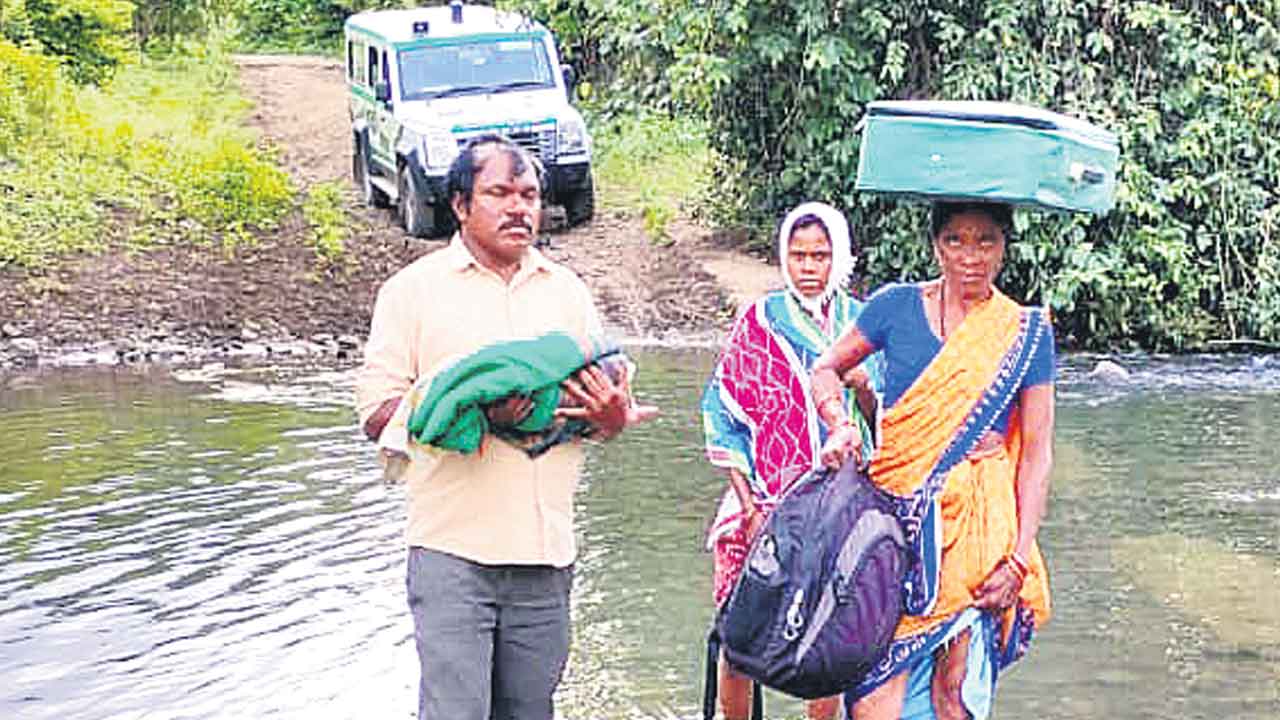 బాలింతకు దారి కష్టాలు