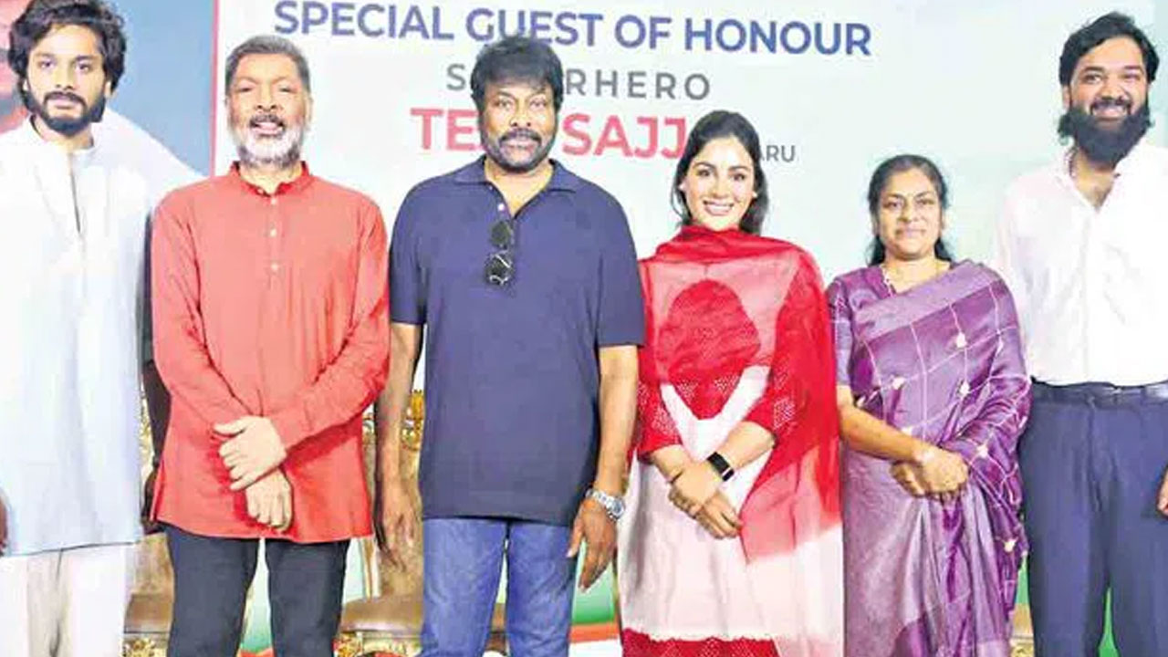 Chiranjeevi | చిరంజీవి కాలికి షూ తొడ‌గ‌బోయిన స్టార్ హీరోయిన్.. ఆమె సంస్కారానికి ఫుల్ ఫిదా