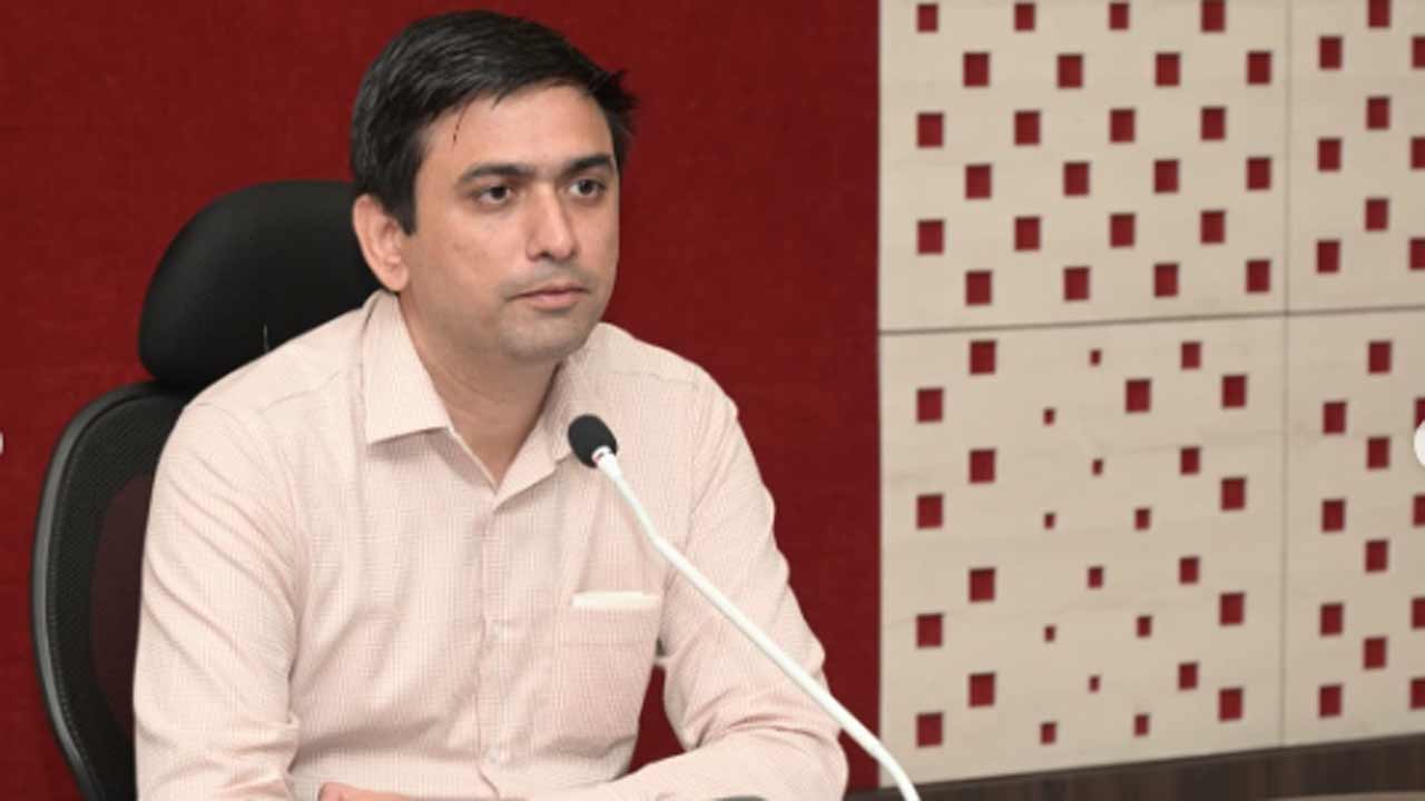 Collector Facebook Hack | చిత్తూరు కలెక్టర్‌ ఫేస్‌బుక్‌ అకౌంట్‌ హ్యాక్‌.. డబ్బులు కావాలని ఫ్రెండ్స్‌కు రిక్వెస్ట్‌