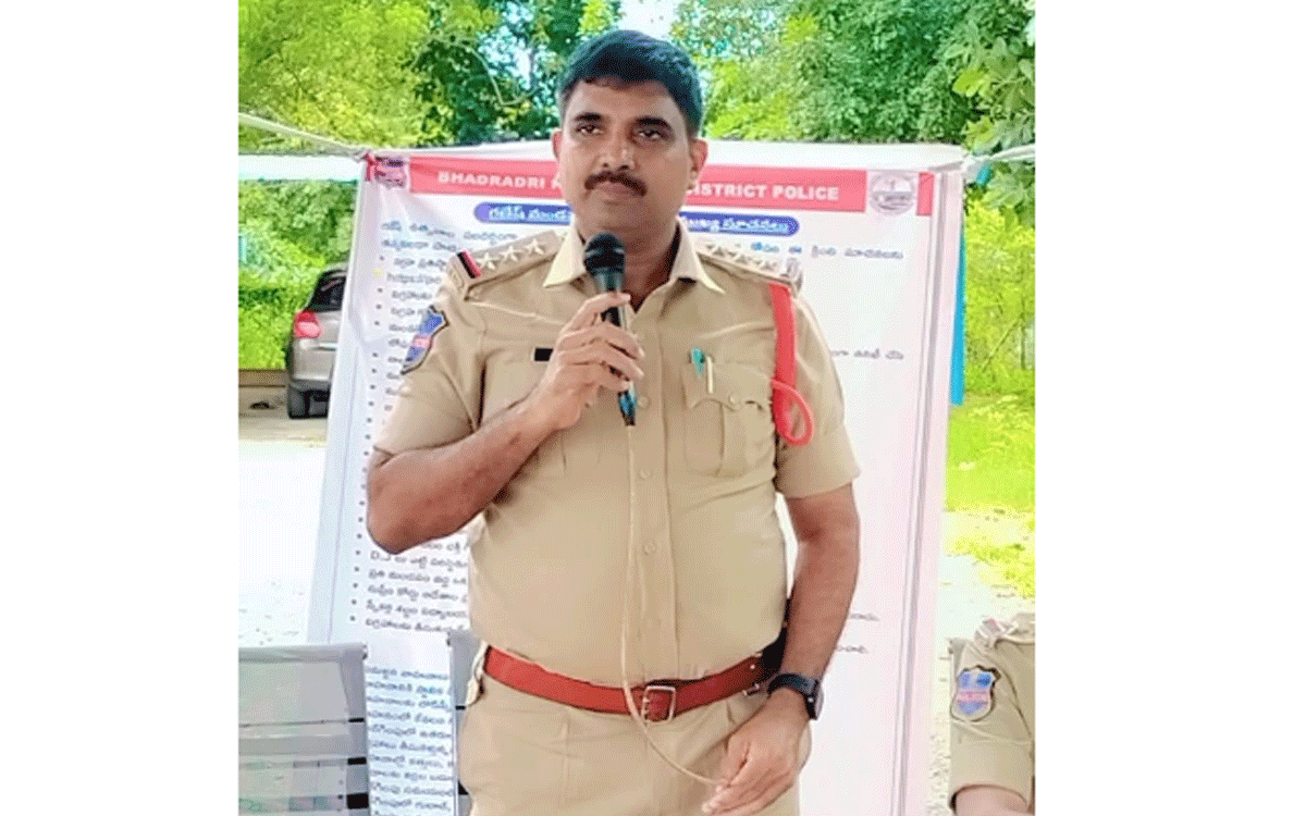 Ramavaram : నిబంధనలు పాటిస్తూ గణేష్ నవ రాత్రులు జరుపుకోవాలి : సీఐ ప్రతాప్