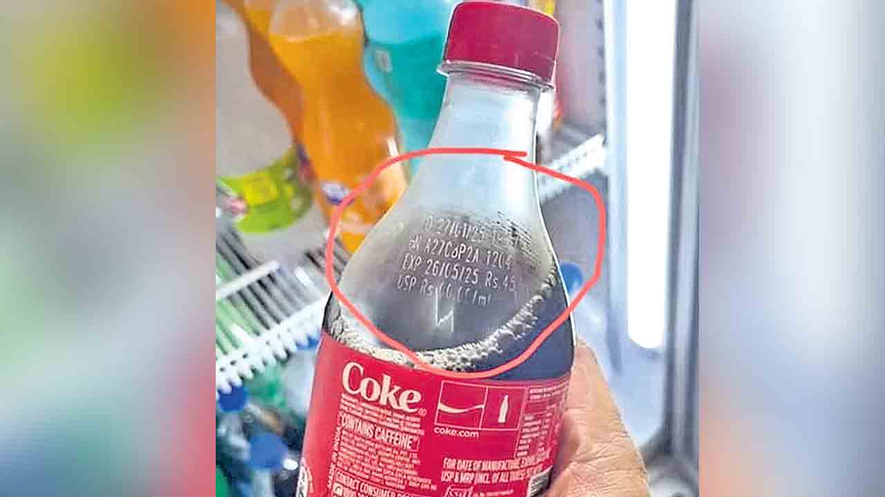 Cool Drinks | సూపర్‌మార్కెట్‌లో కాలం చెల్లిన కూల్‌డ్రింక్స్‌