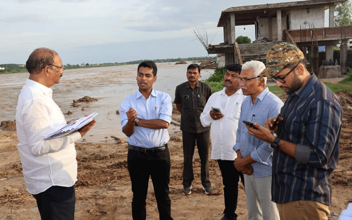 Khammam Rural : మున్నేరుకు వ‌ర‌ద‌ నేపథ్యంలో అప్రమత్తంగా ఉండాలి : క‌లెక్ట‌ర్ అనుదీప్ దురిశెట్టి