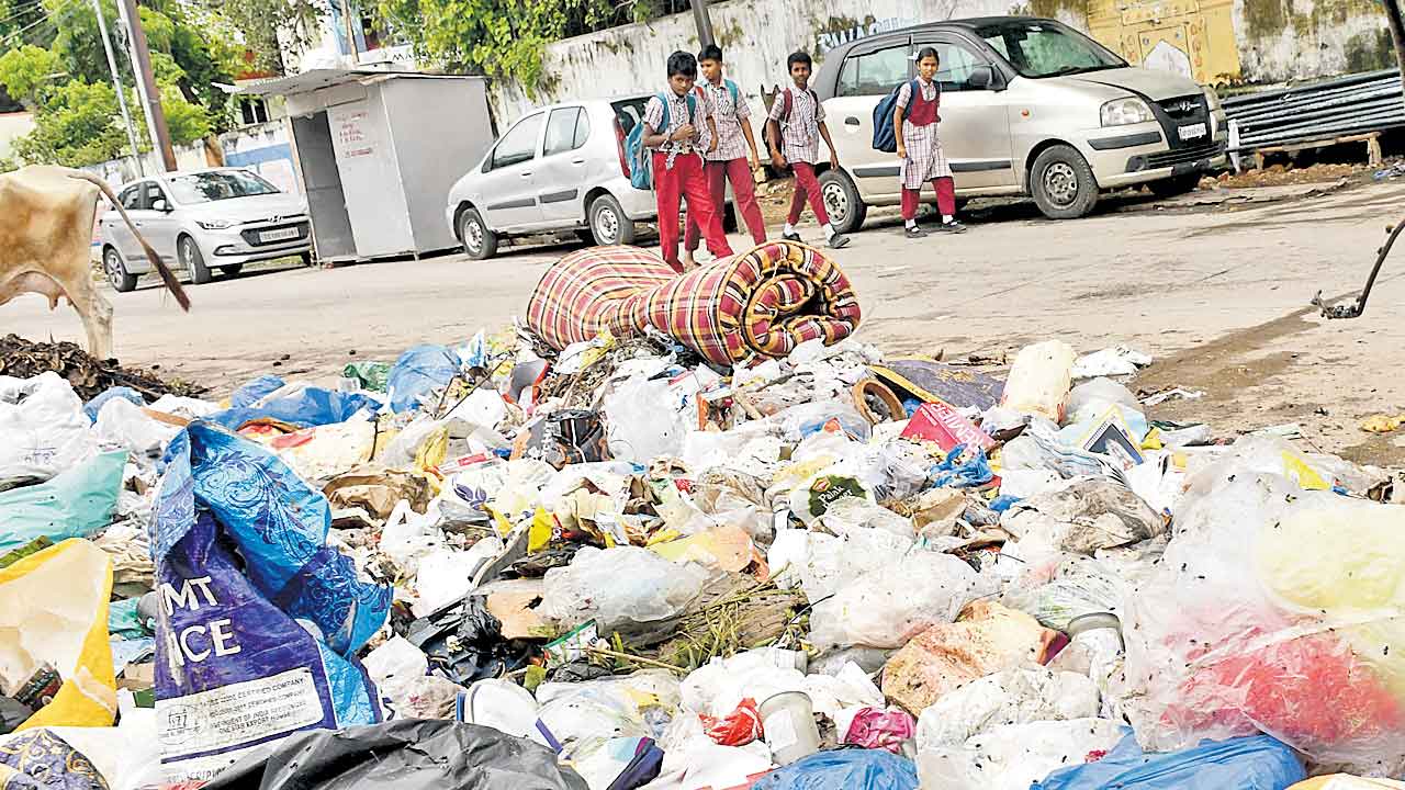 మురుగుకూపంగా మహానగరం.. సర్కారు నిర్లక్ష్యంతో అస్తవ్యస్తం