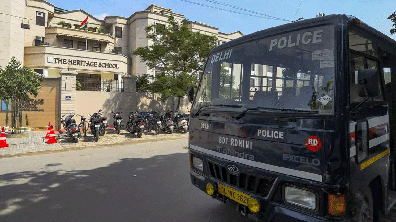 Delhi Schools: ఢిల్లీలో 50 స్కూళ్ల‌కు బాంబు బెదిరింపులు.. ద‌ర్యాప్తు చేప‌ట్టిన పోలీసులు