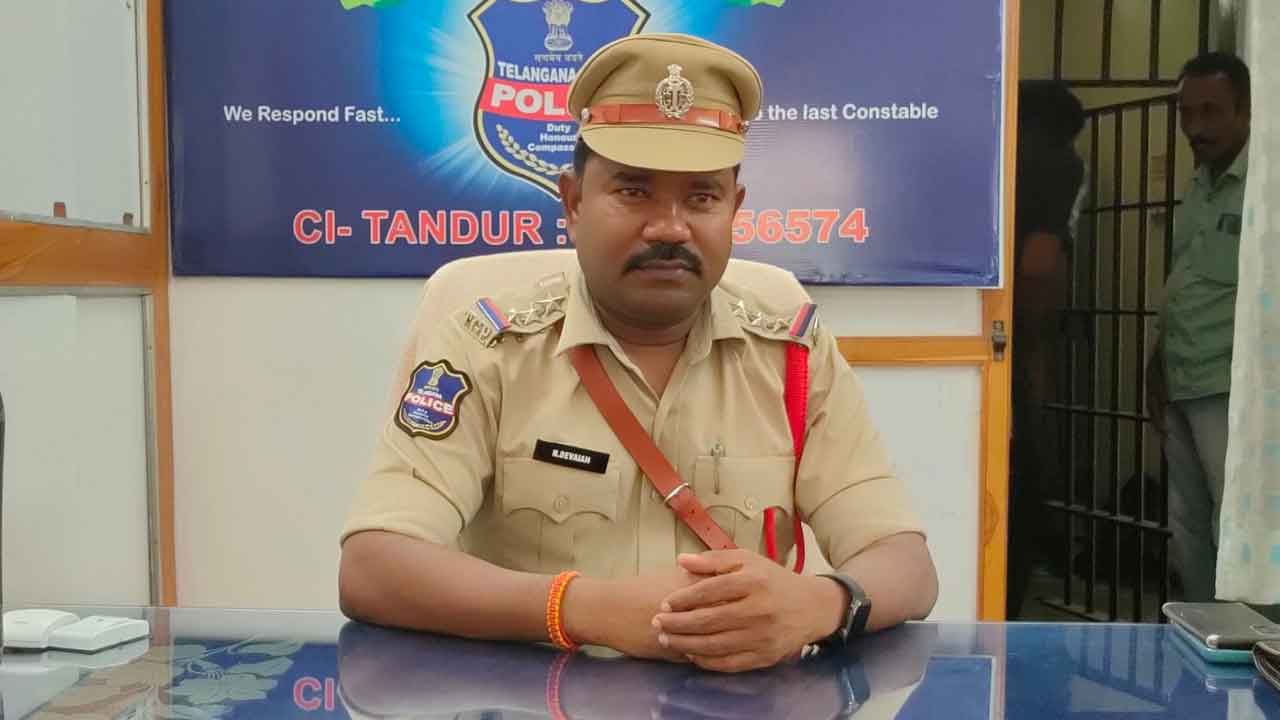 Minors | మైనర్లకు బైక్ ఇస్తే పేరెంట్స్‌పై కేసులు : సీఐ దేవయ్య