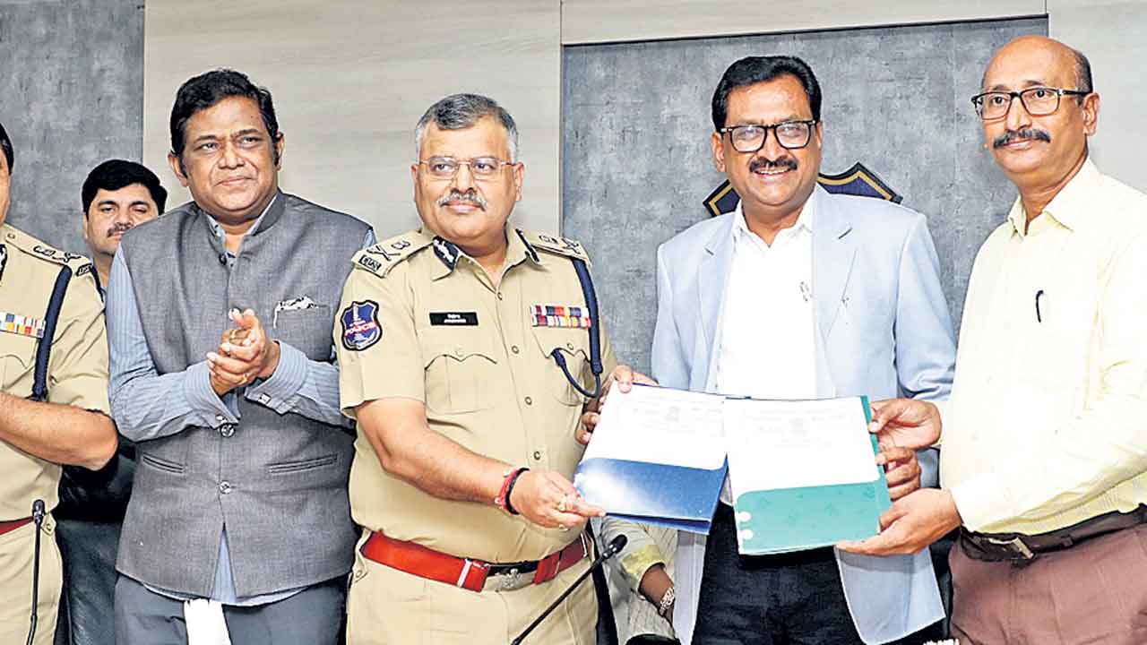 పోలీసులకు వృత్తినైపుణ్యం అవసరం