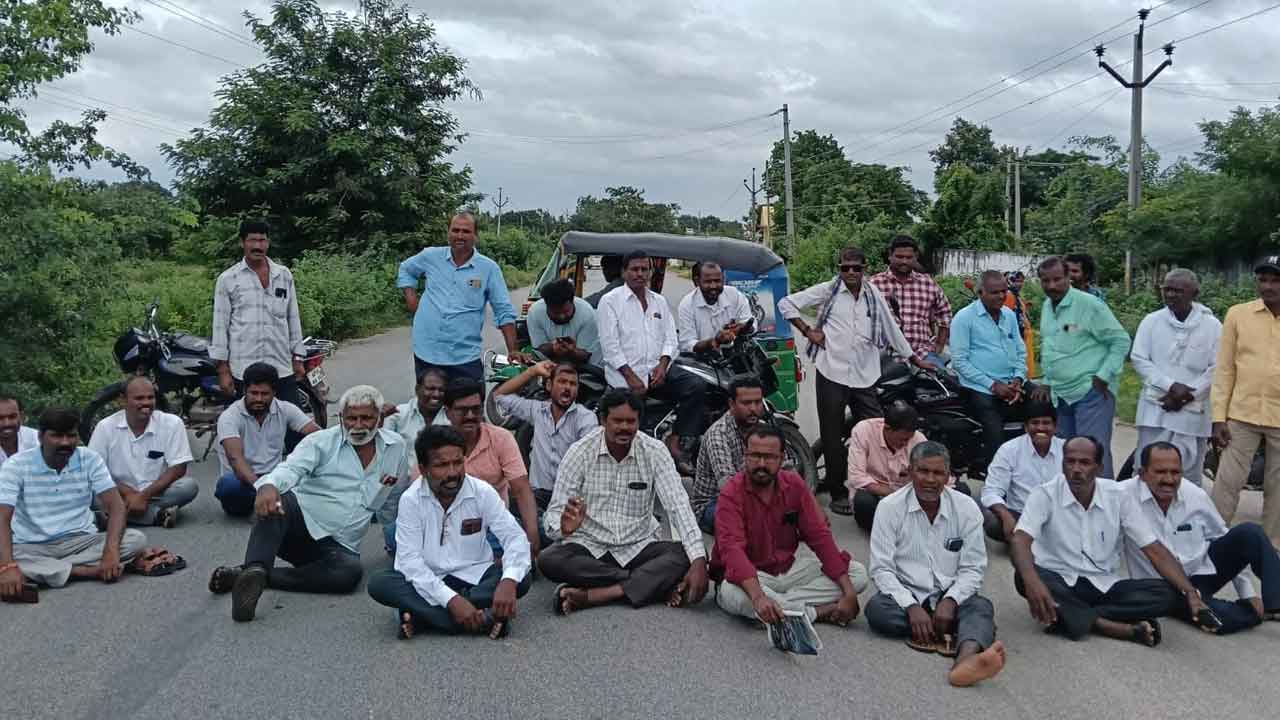 Godavari water | గోదావరి జలాలు విడుదల చేయాలని రైతుల ధర్నా