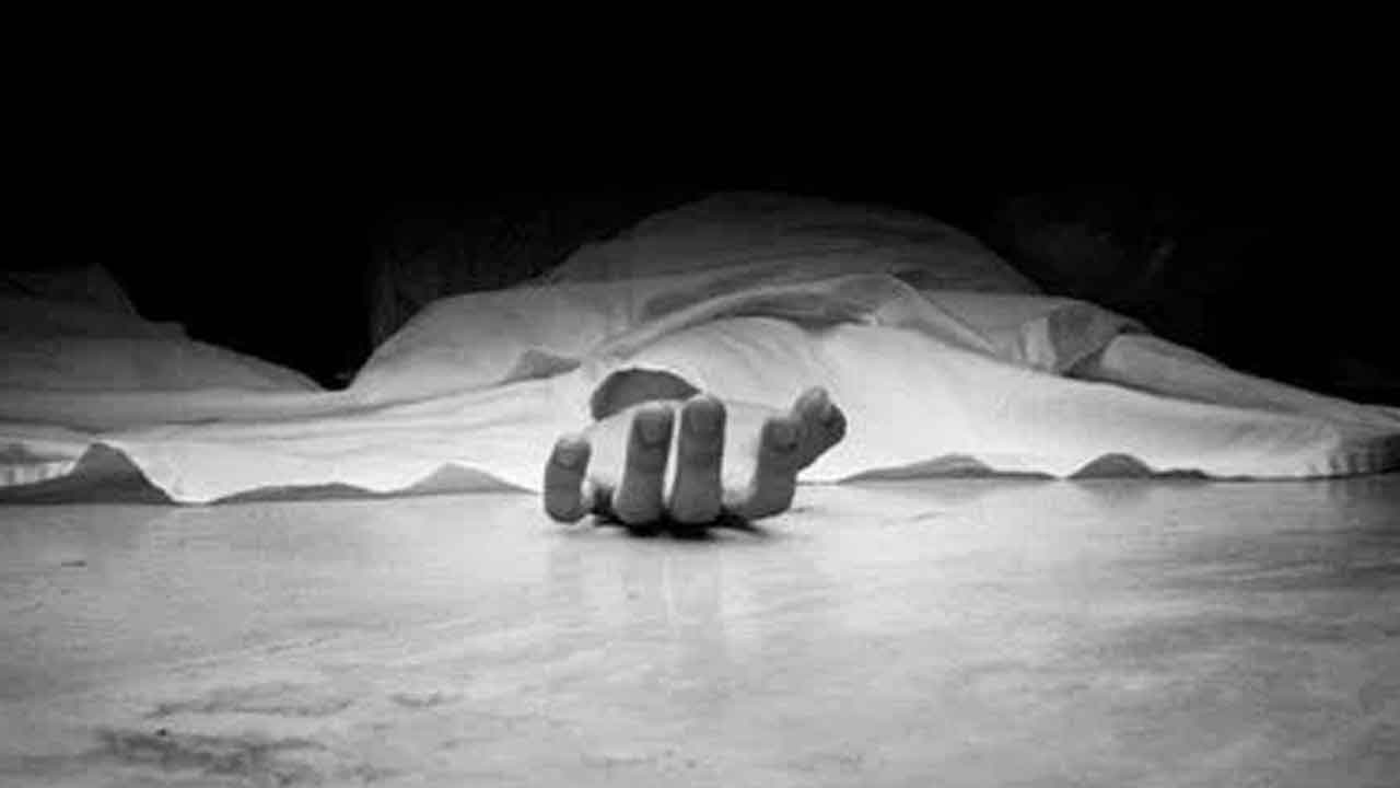 కలెక్టరేట్‌లో గుండెపోటుతో రైతు మృతి